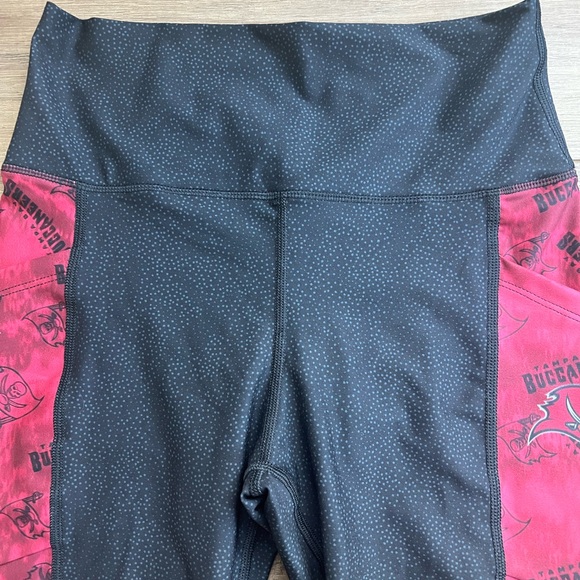 Tampa Bay Buccaneers Assembly 7/8 High Waist 2-Pocket Leggings Medium - Picture 3 of 12